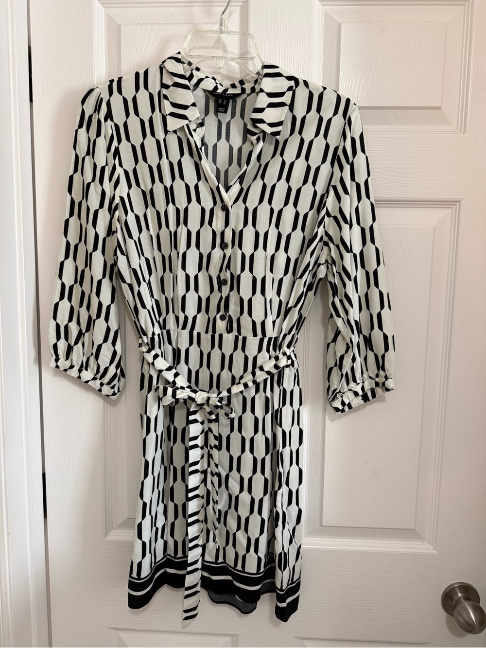 New Look Black and White Geometric Midi Shirt Dress with Tie Waist